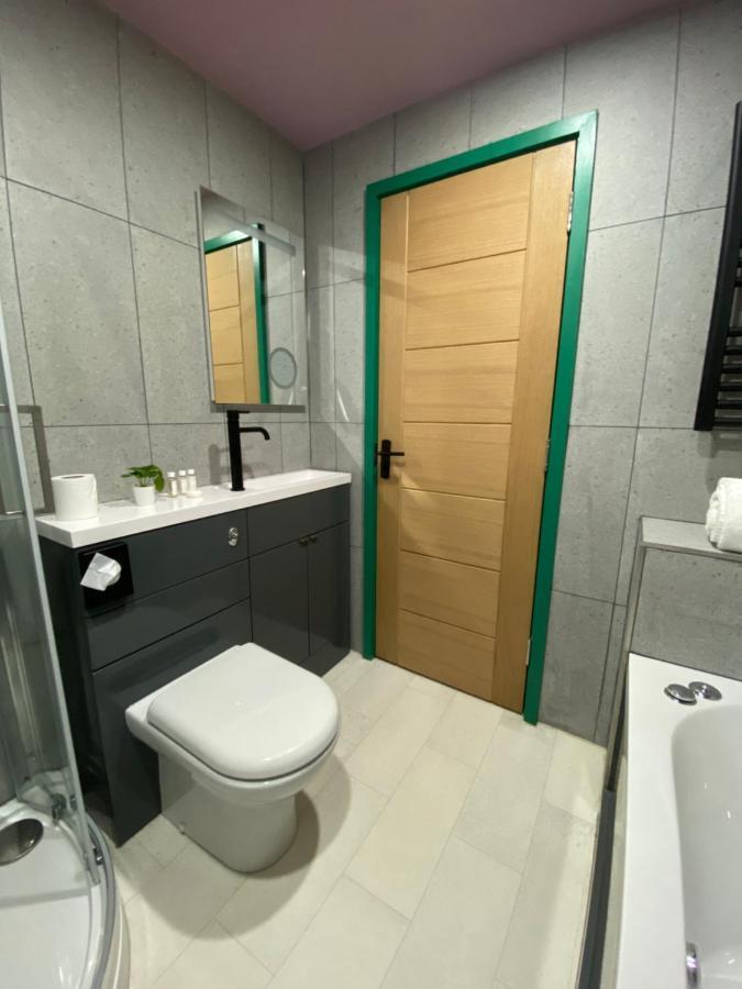 Aaron Wise - 51 Fitzhamon Apartments Cardiff Exterior foto